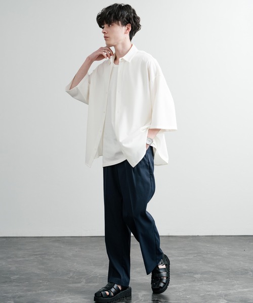 Rocky Monroe(ロッキーモンロー)の「UVカット 梨地オーバーサイズレギュラーカラーストレッチ半袖シャツ ビッグシャツ(シャツ/ブラウス・メンズ・ダークグレー/ベージュ/ブルーグレー/ブラック/ダークグリーン/オフホワイト・LL/L/M)」の9枚目の写真