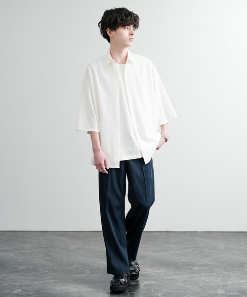 Rocky Monroe(ロッキーモンロー)の「UVカット 梨地オーバーサイズレギュラーカラーストレッチ半袖シャツ ビッグシャツ(シャツ/ブラウス・メンズ・ダークグレー/ベージュ/ブルーグレー/ブラック/ダークグリーン/オフホワイト・LL/L/M)」の10枚目の写真