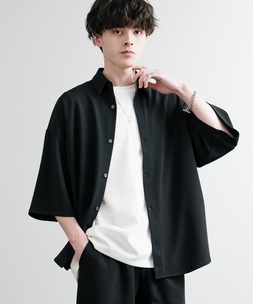 Rocky Monroe(ロッキーモンロー)の「UVカット 梨地オーバーサイズレギュラーカラーストレッチ半袖シャツ ビッグシャツ(シャツ/ブラウス・メンズ・ダークグレー/ベージュ/ブルーグレー/ブラック/ダークグリーン/オフホワイト・LL/L/M)」の12枚目の写真