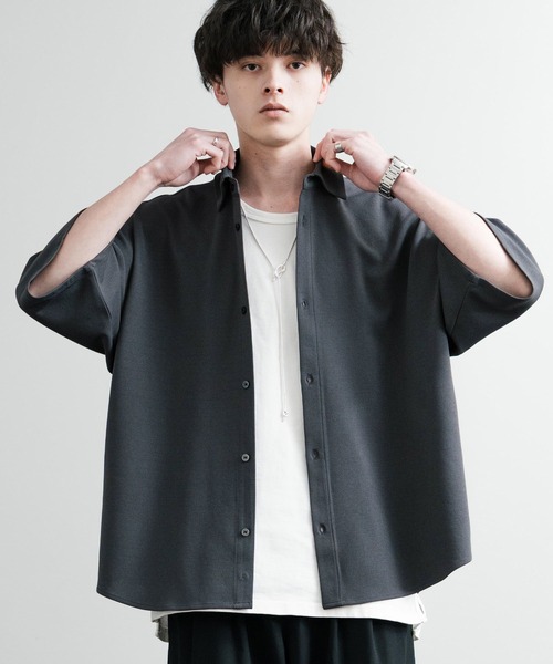 Rocky Monroe(ロッキーモンロー)の「UVカット 梨地オーバーサイズレギュラーカラーストレッチ半袖シャツ ビッグシャツ(シャツ/ブラウス・メンズ・ダークグレー/ベージュ/ブルーグレー/ブラック/ダークグリーン/オフホワイト・LL/L/M)」の15枚目の写真