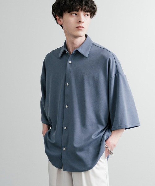Rocky Monroe(ロッキーモンロー)の「UVカット 梨地オーバーサイズレギュラーカラーストレッチ半袖シャツ ビッグシャツ(シャツ/ブラウス・メンズ・ダークグレー/ベージュ/ブルーグレー/ブラック/ダークグリーン/オフホワイト・LL/L/M)」の19枚目の写真