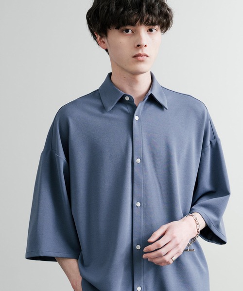 Rocky Monroe(ロッキーモンロー)の「UVカット 梨地オーバーサイズレギュラーカラーストレッチ半袖シャツ ビッグシャツ(シャツ/ブラウス・メンズ・ダークグレー/ベージュ/ブルーグレー/ブラック/ダークグリーン/オフホワイト・LL/L/M)」の20枚目の写真