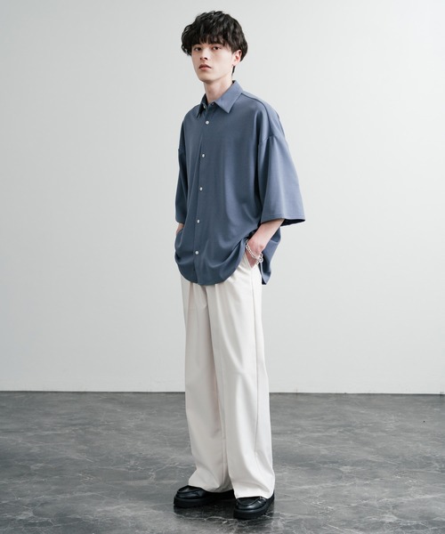 Rocky Monroe(ロッキーモンロー)の「UVカット 梨地オーバーサイズレギュラーカラーストレッチ半袖シャツ ビッグシャツ(シャツ/ブラウス・メンズ・ダークグレー/ベージュ/ブルーグレー/ブラック/ダークグリーン/オフホワイト・LL/L/M)」の21枚目の写真