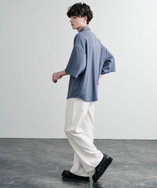Rocky Monroe(ロッキーモンロー)の「UVカット 梨地オーバーサイズレギュラーカラーストレッチ半袖シャツ ビッグシャツ(シャツ/ブラウス・メンズ・ダークグレー/ベージュ/ブルーグレー/ブラック/ダークグリーン/オフホワイト・LL/L/M)」の22枚目の写真