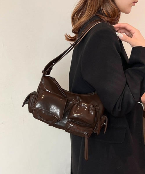 VIBGYOR(ヴィブジョー)の「PU ポケットデザインショルダーバッグ(CZ)(ショルダーバッグ・レディース・ブラック/ブラウン/レッド・FREE)」の12枚目の写真
