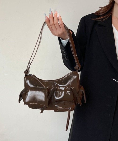 VIBGYOR(ヴィブジョー)の「PU ポケットデザインショルダーバッグ(CZ)(ショルダーバッグ・レディース・ブラック/ブラウン/レッド・FREE)」の10枚目の写真