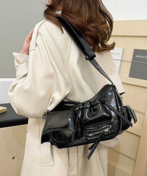VIBGYOR(ヴィブジョー)の「PU ポケットデザインショルダーバッグ(CZ)(ショルダーバッグ・レディース・ブラック/ブラウン/レッド・FREE)」の5枚目の写真
