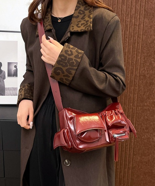 VIBGYOR(ヴィブジョー)の「PU ポケットデザインショルダーバッグ(CZ)(ショルダーバッグ・レディース・ブラック/ブラウン/レッド・FREE)」の19枚目の写真