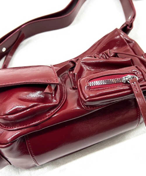 VIBGYOR(ヴィブジョー)の「PU ポケットデザインショルダーバッグ(CZ)(ショルダーバッグ・レディース・ブラック/ブラウン/レッド・FREE)」の17枚目の写真