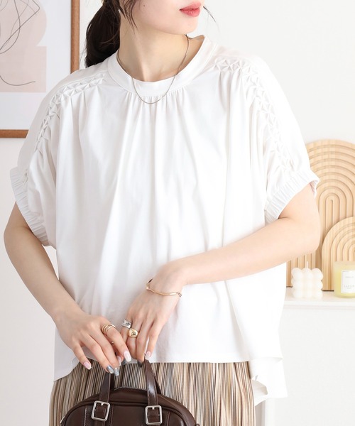EGLANTINE（エグランティーヌ）の「EGLANTINE スモッキング立体刺繍カットソー（Tシャツ/カットソー・レディース・ブラック/グレー/オフホワイト/レッド/ライム・40）」の21枚目の写真