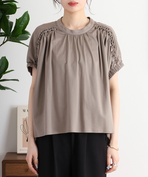 EGLANTINE（エグランティーヌ）の「EGLANTINE スモッキング立体刺繍カットソー（Tシャツ/カットソー・レディース・ブラック/グレー/オフホワイト/レッド/ライム・40）」の12枚目の写真