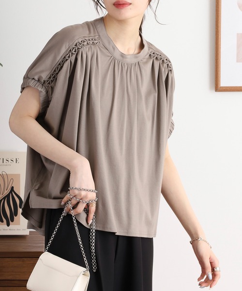 EGLANTINE（エグランティーヌ）の「EGLANTINE スモッキング立体刺繍カットソー（Tシャツ/カットソー・レディース・ブラック/グレー/オフホワイト/レッド/ライム・40）」の8枚目の写真
