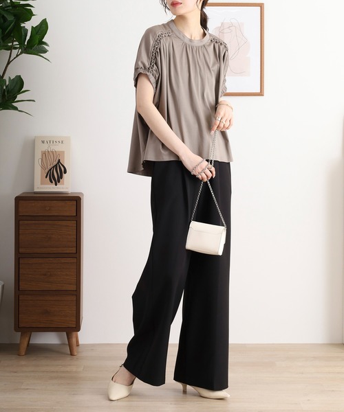 EGLANTINE（エグランティーヌ）の「EGLANTINE スモッキング立体刺繍カットソー（Tシャツ/カットソー・レディース・ブラック/グレー/オフホワイト/レッド/ライム・40）」の11枚目の写真