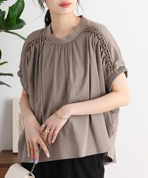EGLANTINE（エグランティーヌ）の「EGLANTINE スモッキング立体刺繍カットソー（Tシャツ/カットソー・レディース・ブラック/グレー/オフホワイト/レッド/ライム・40）」の10枚目の写真