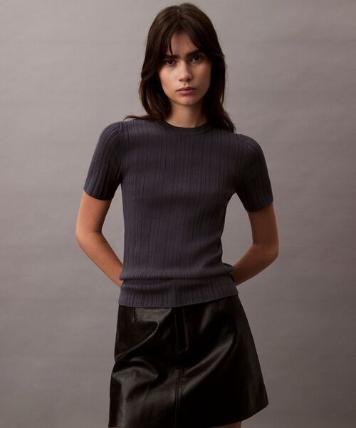 Calvin Klein(カルバン・クライン)の「コットンリブ ショートスリーブ プルオーバー(ニット/セーター・レディース・オフホワイト/ブラック系その他・XS/S/XXS)」の2枚目の写真