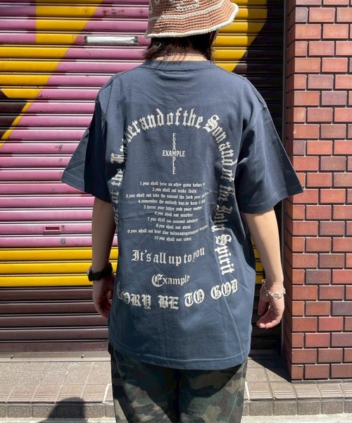 EXAMPLE（エグザンプル）の「EXAMPLE CROSS SOUVENIR S/S TEE（Tシャツ/カットソー・メンズ・ネイビー系/ホワイト/チャコール/ブラック系その他・XXL/M/XL/L）」の5枚目の写真