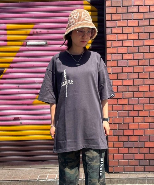 EXAMPLE（エグザンプル）の「EXAMPLE CROSS SOUVENIR S/S TEE（Tシャツ/カットソー・メンズ・ネイビー系/ホワイト/チャコール/ブラック系その他・XXL/M/XL/L）」の9枚目の写真