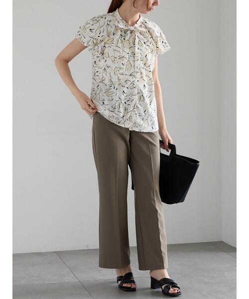 Te chichi(テチチ)の「【松井愛莉着用】ドライダブルクロスフレアストレートパンツ(その他パンツ・レディース・カーキ/ベージュ/ブラック・F)」の9枚目の写真