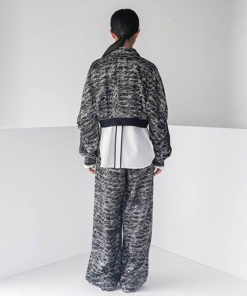 mintdesigns（ミントデザインズ）の「INK LETTER BLOUSON（シャツ/ブラウス・レディース・ベージュ/ブラック・ONESIZE）」の7枚目の写真