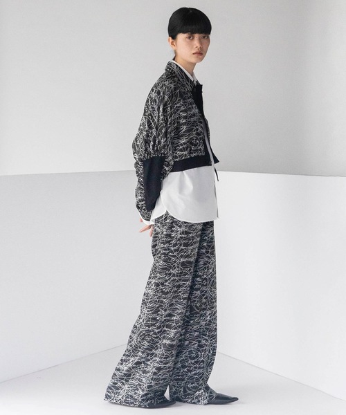 mintdesigns（ミントデザインズ）の「INK LETTER BLOUSON（シャツ/ブラウス・レディース・ベージュ/ブラック・ONESIZE）」の6枚目の写真