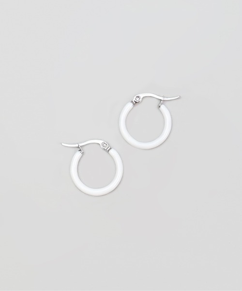 ieLS(イエルズ)の「金属アレルギー対応「ieLS」ステンレス カラーフープピアス(ピアス(両耳用)・レディース・オレンジ/ブラック/ホワイト/グリーン/ライトブルー/レッド・ONE SIZE)」の2枚目の写真