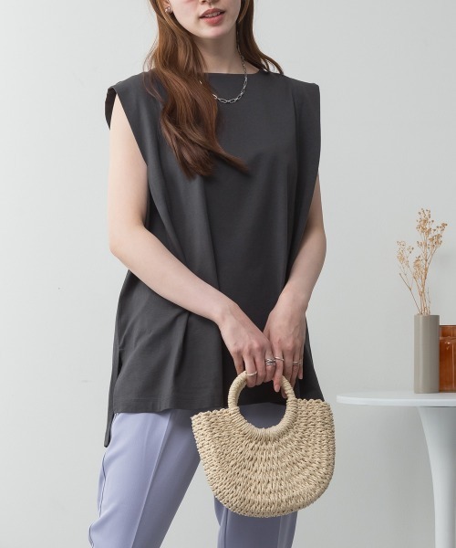 RCD(アールシーディー)の「肩タックノースリーブボートネックTシャツ(Tシャツ/カットソー・レディース・ブラック/グレイッシュベージュ/オフホワイト/チャコールグレー・M-L/LL~3L/4L~5L)」の3枚目の写真
