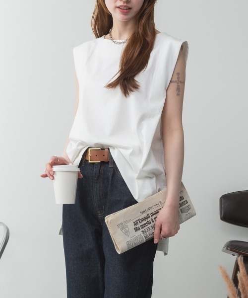 RCD(アールシーディー)の「肩タックノースリーブボートネックTシャツ(Tシャツ/カットソー・レディース・ブラック/グレイッシュベージュ/オフホワイト/チャコールグレー・M-L/LL~3L/4L~5L)」の7枚目の写真