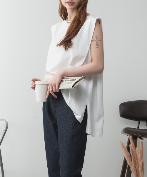 RCD(アールシーディー)の「肩タックノースリーブボートネックTシャツ(Tシャツ/カットソー・レディース・ブラック/グレイッシュベージュ/オフホワイト/チャコールグレー・M-L/LL~3L/4L~5L)」の8枚目の写真