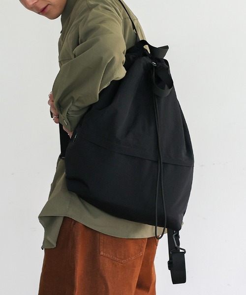 VitaFelice(ヴィータフェリーチェ)の「【撥水】2wayナイロンナップサック ユニセックス(バックパック/リュック・レディース・ベージュ/ブラック/アイボリー・FREE)」の2枚目の写真
