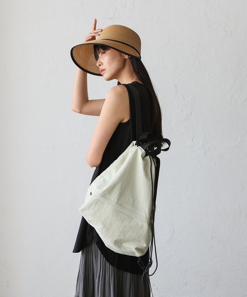 VitaFelice(ヴィータフェリーチェ)の「【撥水】2wayナイロンナップサック ユニセックス(バックパック/リュック・レディース・ベージュ/ブラック/アイボリー・FREE)」の7枚目の写真