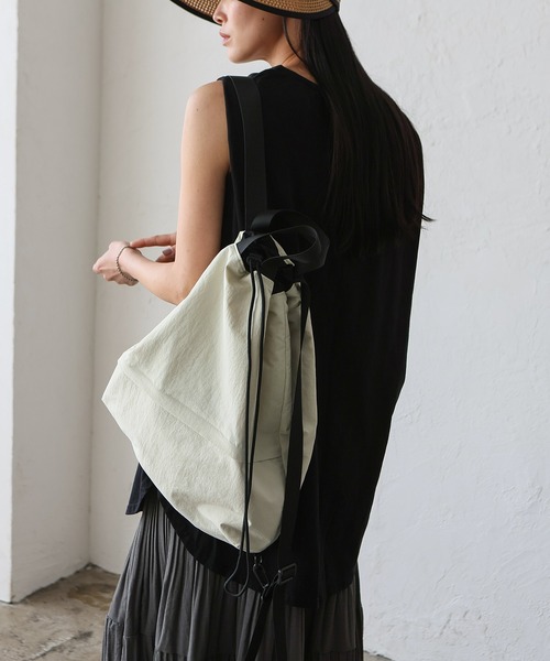 VitaFelice(ヴィータフェリーチェ)の「【撥水】2wayナイロンナップサック ユニセックス(バックパック/リュック・レディース・ベージュ/ブラック/アイボリー・FREE)」の6枚目の写真