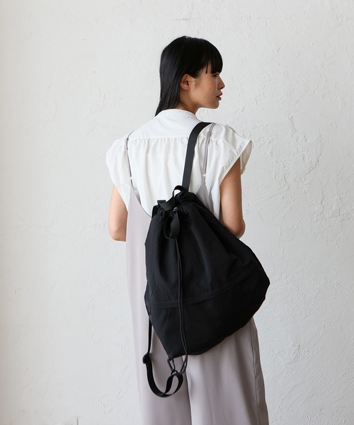 VitaFelice(ヴィータフェリーチェ)の「【撥水】2wayナイロンナップサック ユニセックス(バックパック/リュック・レディース・ベージュ/ブラック/アイボリー・FREE)」の12枚目の写真