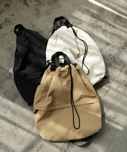 VitaFelice(ヴィータフェリーチェ)の「【撥水】2wayナイロンナップサック ユニセックス(バックパック/リュック・レディース・ベージュ/ブラック/アイボリー・FREE)」の5枚目の写真