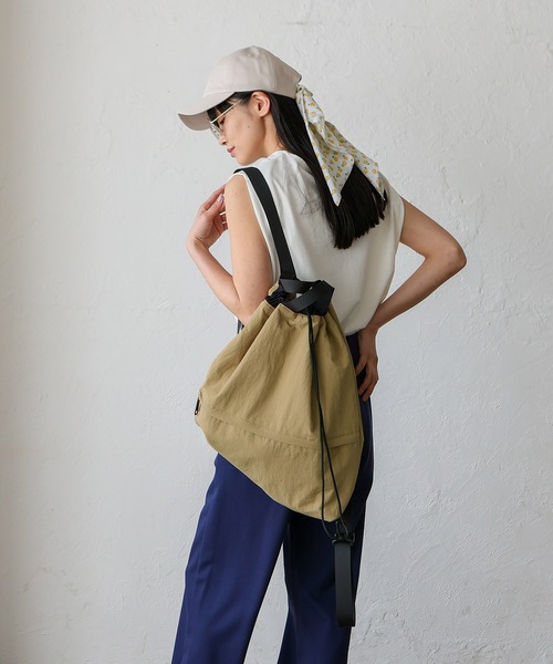 VitaFelice(ヴィータフェリーチェ)の「【撥水】2wayナイロンナップサック ユニセックス(バックパック/リュック・レディース・ベージュ/ブラック/アイボリー・FREE)」の8枚目の写真