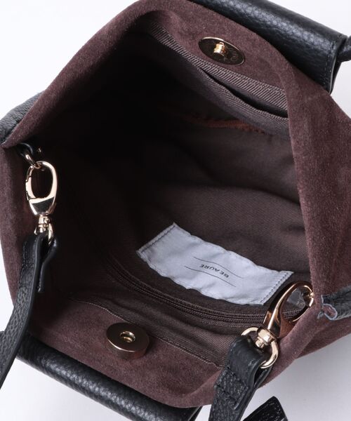 Beau're（ヴュレ）の「BEAURE Suede 2Way ショルダー Bag（ショルダーバッグ・レディース・アイボリー/チョコ/カーキ・FREE）」の4枚目の写真