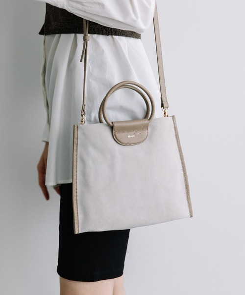 Beau're（ヴュレ）の「BEAURE Suede 2Way ショルダー Bag（ショルダーバッグ・レディース・アイボリー/チョコ/カーキ・FREE）」の2枚目の写真