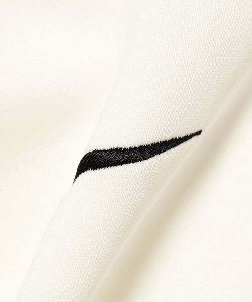 NIKE（ナイキ）の「【WEB限定】NIKE / 1/2ジップ クロップ スウェットシャツ（スウェット・レディース・ホワイト/ブラック・MEDIUM/LARGE）」の21枚目の写真