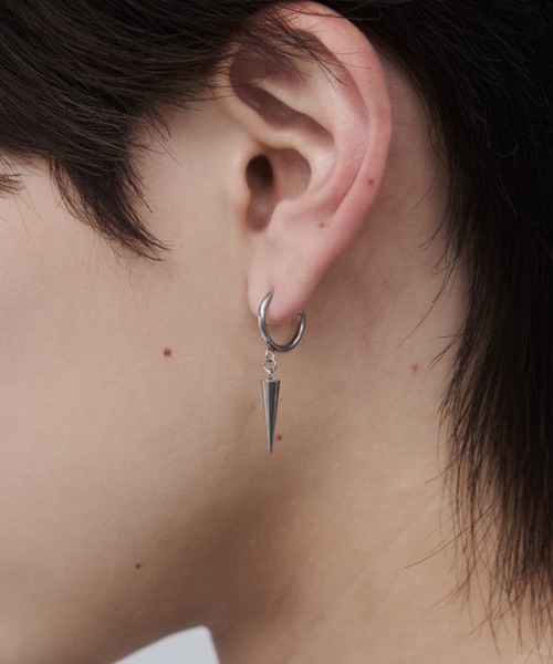 WYZ surgical stainless(ダブリューワイジィーサージカルステンレス)の「【 金属アレルギー対応 】トーンモチーフ フープイヤリング サージカルステンレス(両耳用)(イヤリング・メンズ・シルバー・FREE)」の1枚目の写真