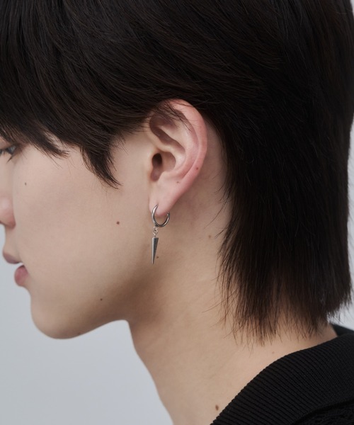 WYZ surgical stainless(ダブリューワイジィーサージカルステンレス)の「【 金属アレルギー対応 】トーンモチーフ フープイヤリング サージカルステンレス(両耳用)(イヤリング・メンズ・シルバー・FREE)」の2枚目の写真