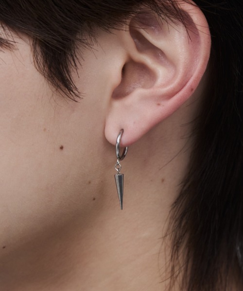 WYZ surgical stainless(ダブリューワイジィーサージカルステンレス)の「【 金属アレルギー対応 】トーンモチーフ フープイヤリング サージカルステンレス(両耳用)(イヤリング・メンズ・シルバー・FREE)」の3枚目の写真