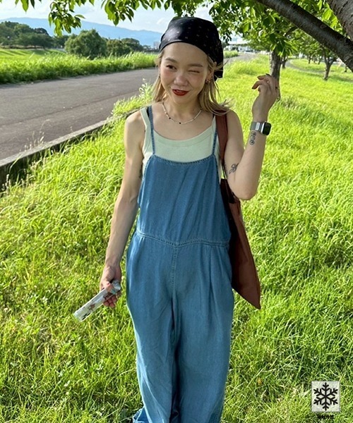 RODEO CROWNS WIDE BOWL（ロデオクラウンズワイドボウル）の「クールデニムリボンサロペット（つなぎ/オールインワン・レディース・ブルー/ブラック・FREE）」の2枚目の写真