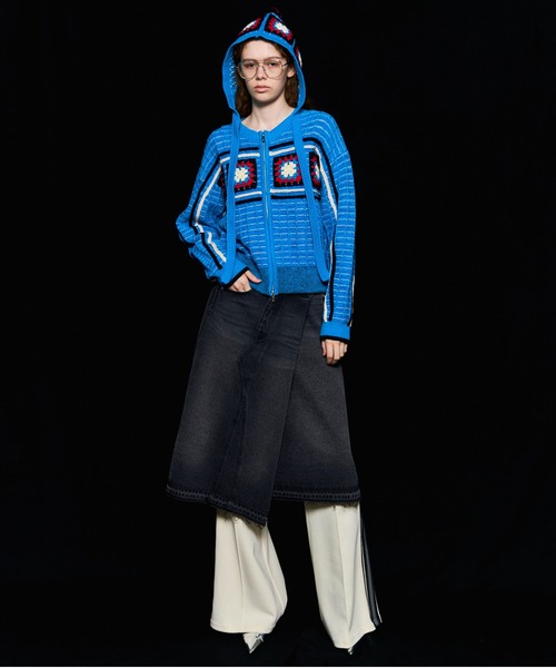 MAISON SPECIAL(メゾンスペシャル)の「Crochet Motif Zip Knit Cardigan/クロシェモチーフジップニットカーデ(カーディガン/ボレロ・レディース・ブラック/ブルー・FREE)」の4枚目の写真