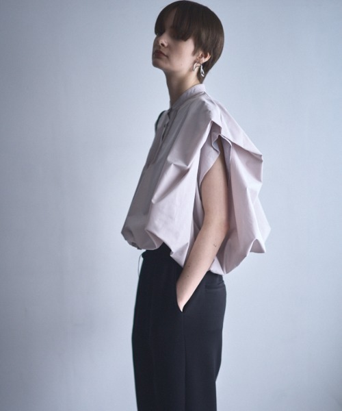 Muel Chic(ミュエルシック)の「Mio balloon shirt ミオバルーンシャツ(シャツ/ブラウス・レディース・グレイッシュベージュ/スモークピンク/ネイビー/ホワイト・FREE)」の13枚目の写真