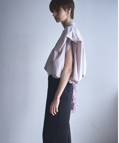 Muel Chic(ミュエルシック)の「Mio balloon shirt ミオバルーンシャツ(シャツ/ブラウス・レディース・グレイッシュベージュ/スモークピンク/ネイビー/ホワイト・FREE)」の19枚目の写真