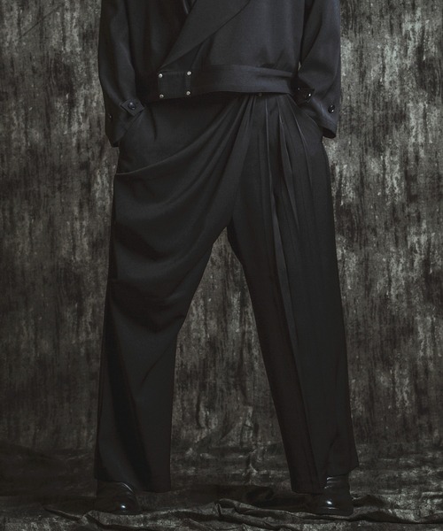 NO ID.(ノーアイディ)の「【NO ID.】Drape Tuck Wide Trousers / ドレープ タック ワイド トラウザーズ(スラックス・メンズ・その他33/ブラック・2/1)」の1枚目の写真