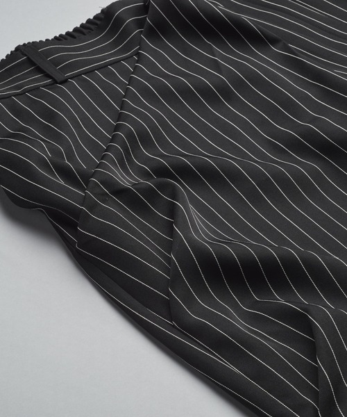 NO ID.(ノーアイディ)の「【NO ID.】Drape Tuck Wide Trousers / ドレープ タック ワイド トラウザーズ(スラックス・メンズ・その他33/ブラック・2/1)」の14枚目の写真