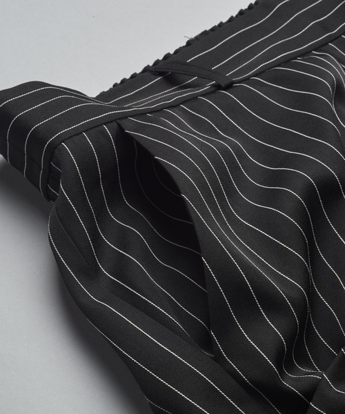 NO ID.(ノーアイディ)の「【NO ID.】Drape Tuck Wide Trousers / ドレープ タック ワイド トラウザーズ(スラックス・メンズ・その他33/ブラック・2/1)」の5枚目の写真