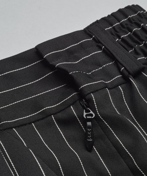 NO ID.(ノーアイディ)の「【NO ID.】Drape Tuck Wide Trousers / ドレープ タック ワイド トラウザーズ(スラックス・メンズ・その他33/ブラック・2/1)」の6枚目の写真