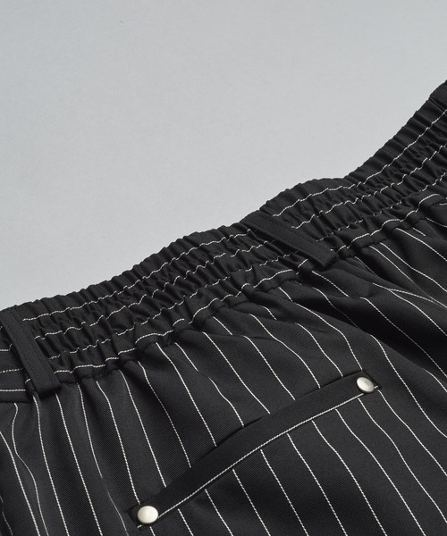 NO ID.(ノーアイディ)の「【NO ID.】Drape Tuck Wide Trousers / ドレープ タック ワイド トラウザーズ(スラックス・メンズ・その他33/ブラック・2/1)」の9枚目の写真