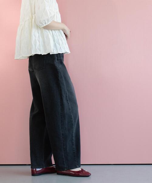 OPAQUE.CLIP（オペークドットクリップ）の「ストレッチバレルレッグデニム【洗濯機洗い可】（デニムパンツ・レディース・スミクロ/ブルー系その他・36/38/40/42）」の2枚目の写真